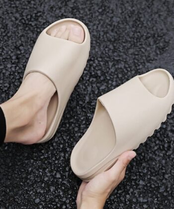 Outdoor summer flip-flop beach slippers